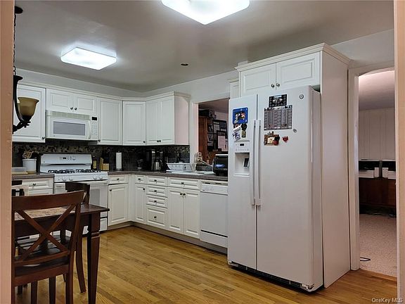 5th image of 539 N Wagner Ave Floor 2