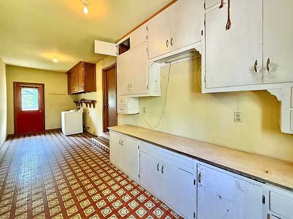 2nd image of 3620 Valerie Rd
