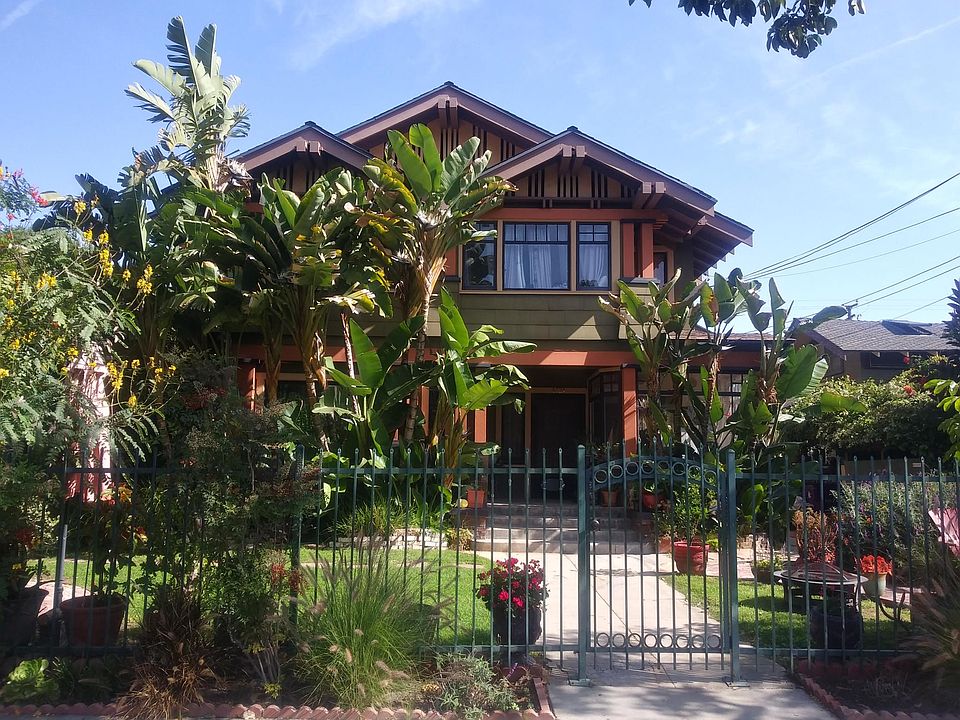 Street View of 1913 Craftsman Building
Unit is downstairs to the left