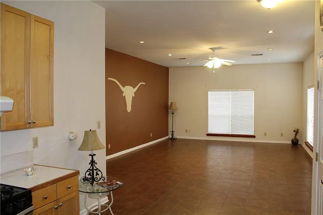 Photo 2 of 19 - 109 W 38th St #B - Austin, TX Building Photo - 109 W 38th St #B