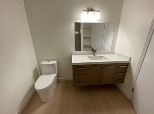 353 W 16th St, North Vancouver, BC