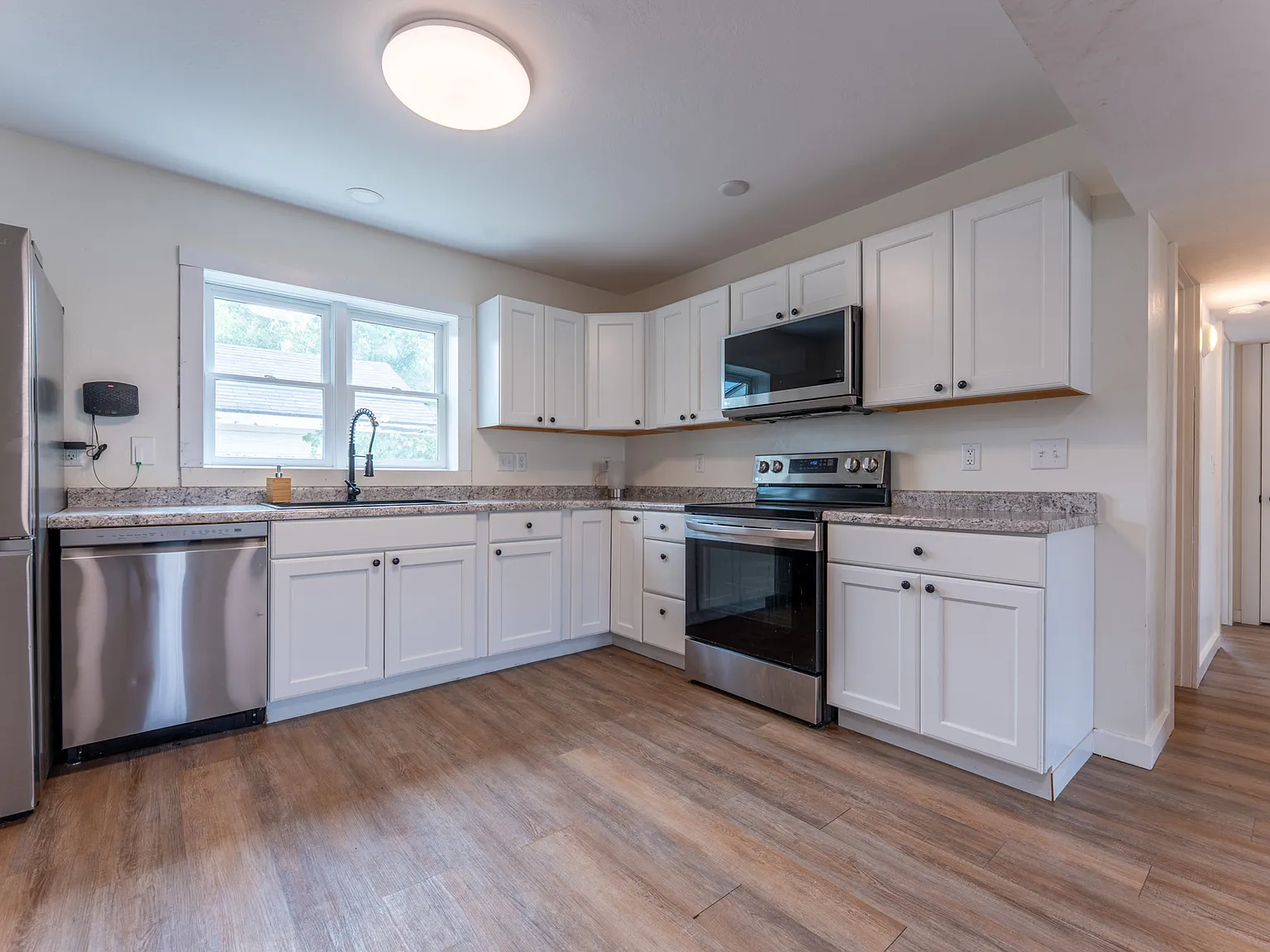2 bed, 2400 sqft, $1,495 — Photo 4