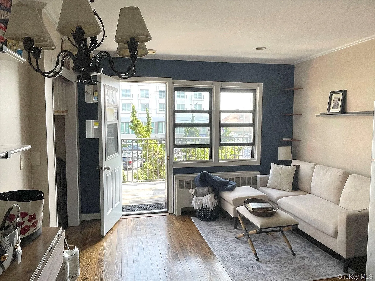 1 bed, 1.0 bath, $2,500 — Photo 2