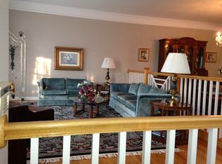 12808 Dogwood Hills Ln, Fairfax, VA 22033