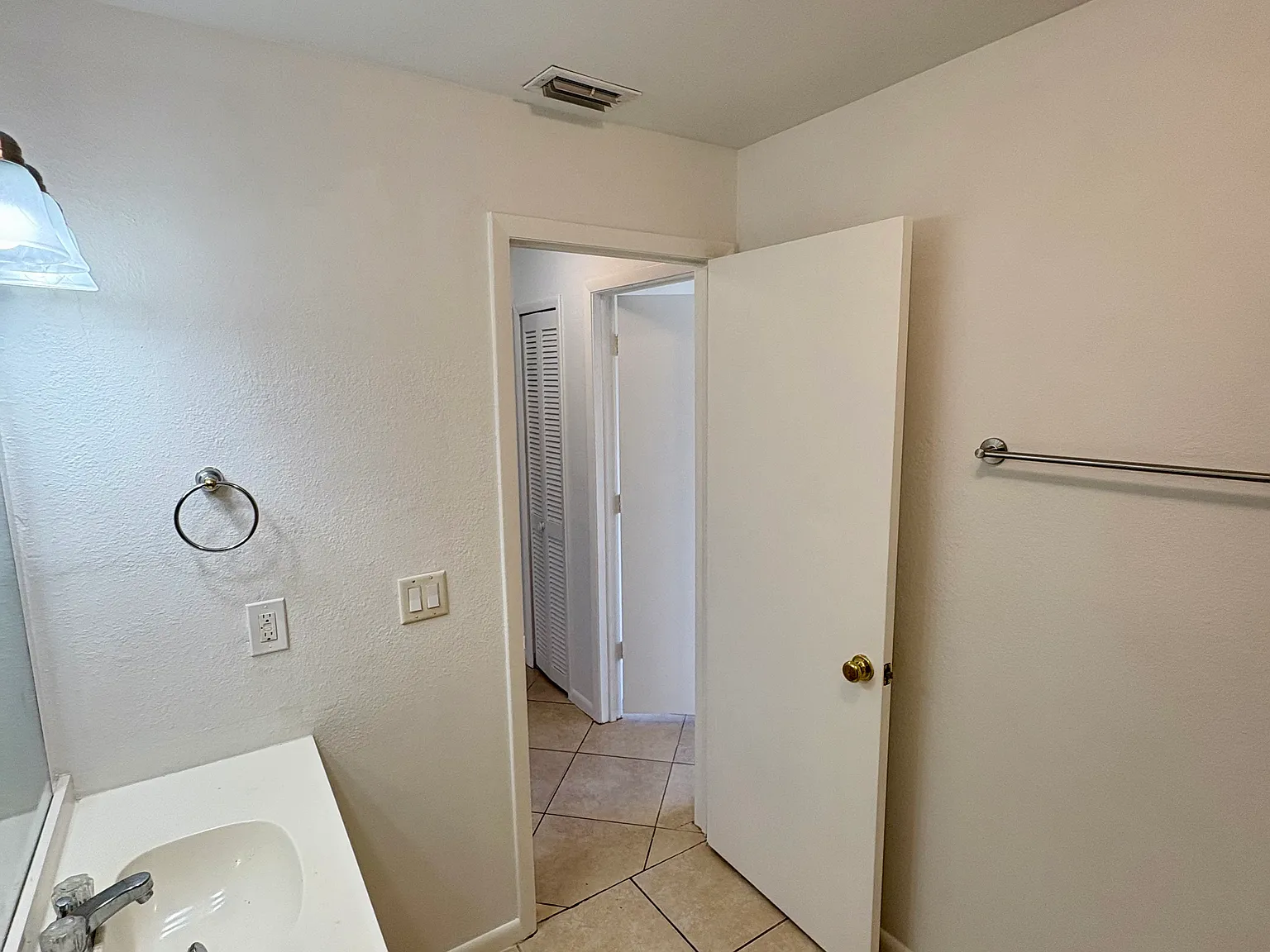 2 bed, 1000 sqft, $1,700 — Photo 4