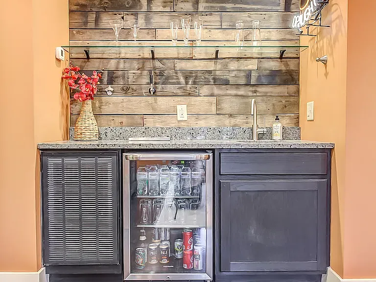 1415 Benjamin St — Photo 30