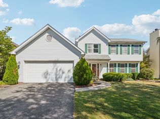 2832 Mapleside Ct, Aurora, IL 60502