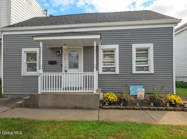 7 1st Street, Waterford, NY 12188