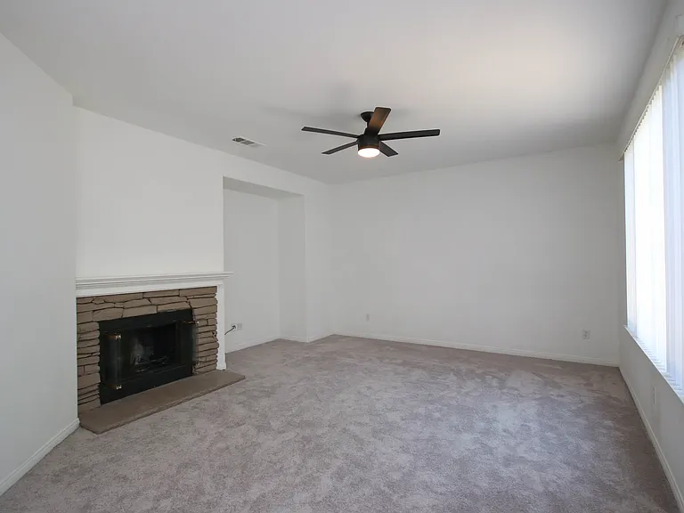 2911 Spruce Ct — Photo 12