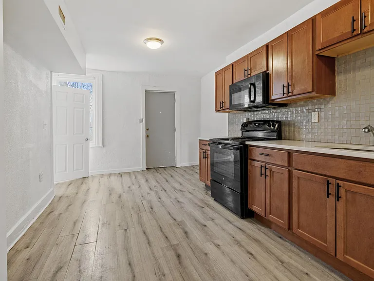 21 Myrtle Ave #2 — Photo 4