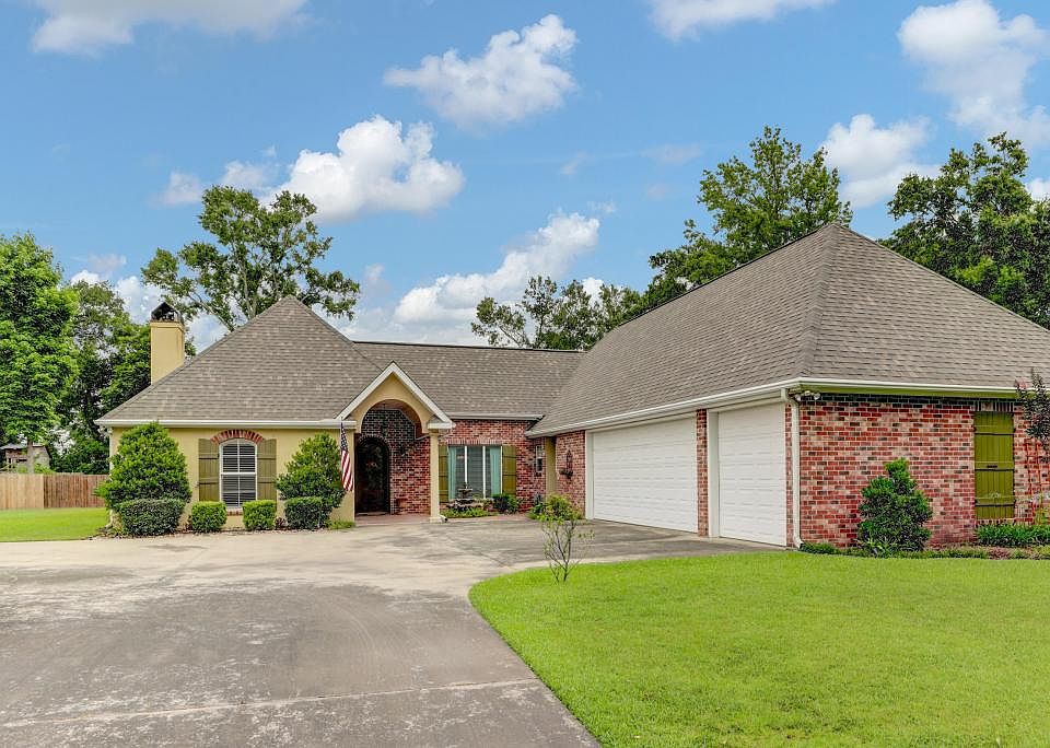 1st image of 117 Interlaken Dr