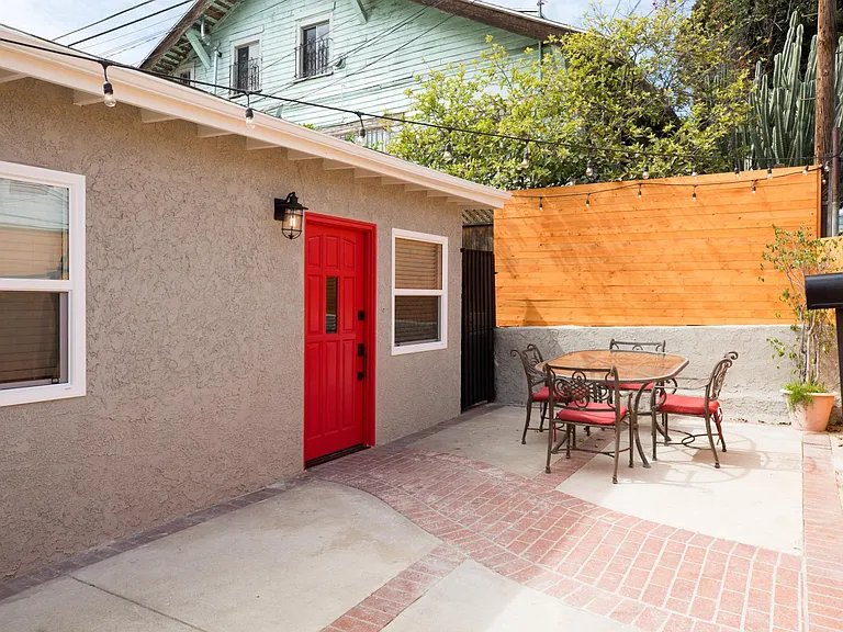 2210 Clinton St — Photo 20