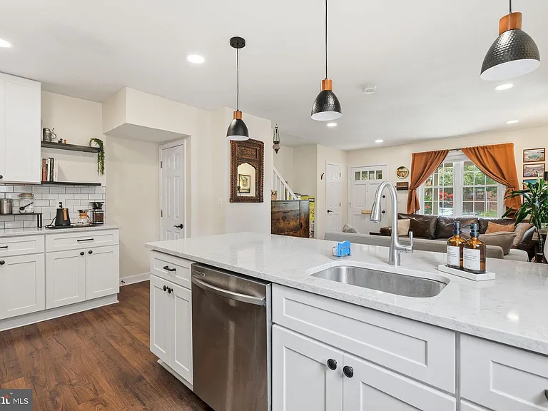 345 Wesmond Dr — Photo 3