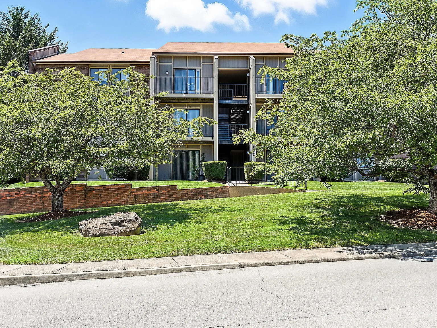 Boulder Creek Apartments — Photo 2