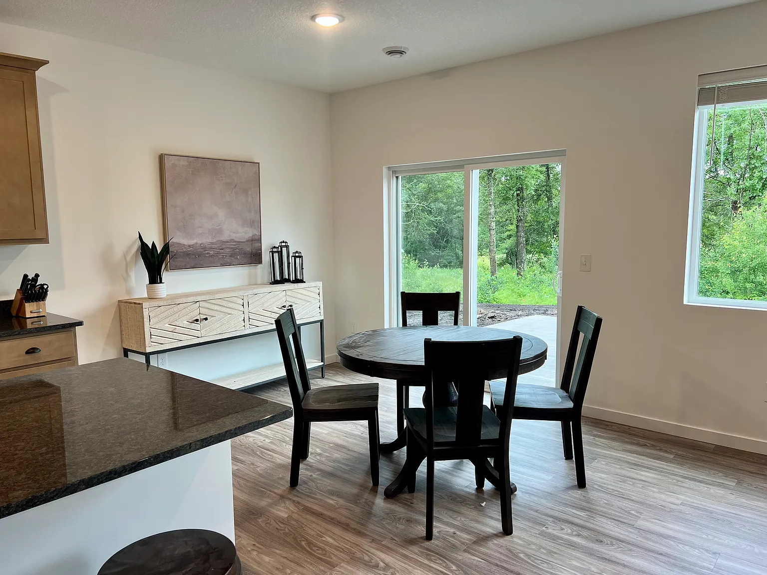 3 bed, 1366 sqft, $2,995 — Photo 2