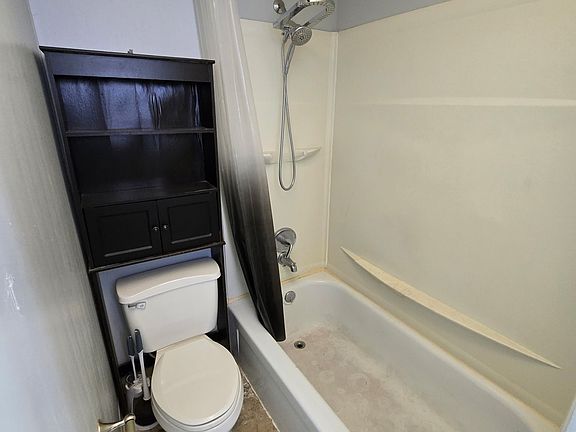 4th image of 172 Tompkins St #A