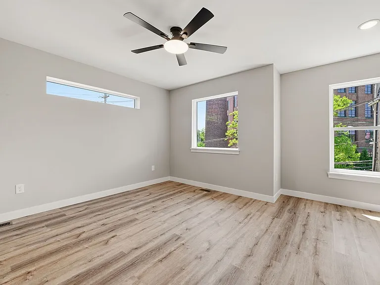 4728 Walworth Ave — Photo 23