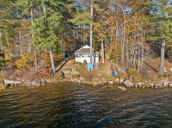 7 Shore Road, Raymond, ME 04071