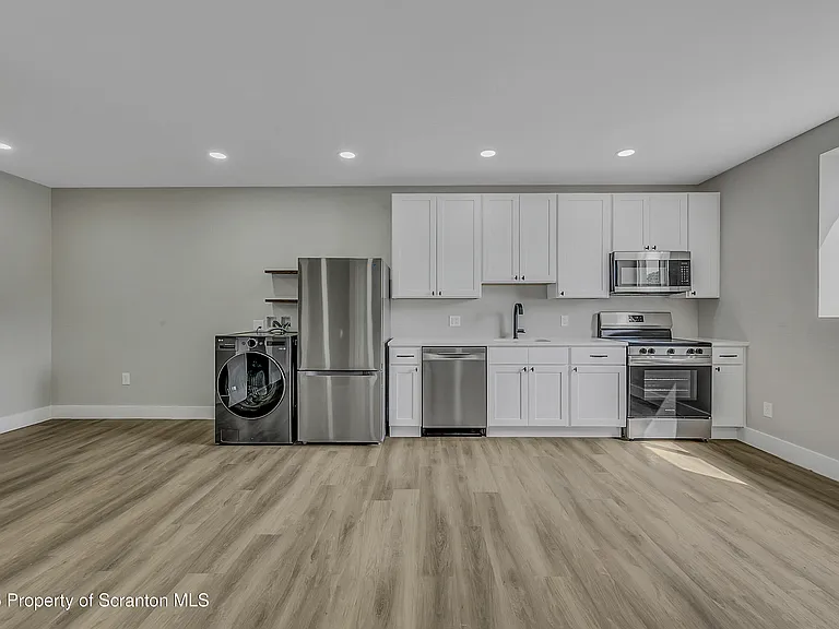 215 Hickory St #14 — Photo 11