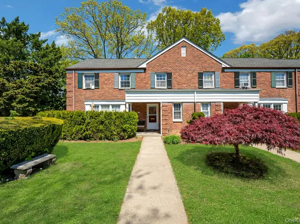 45 Robins Crescent #45, New Rochelle, NY 10801