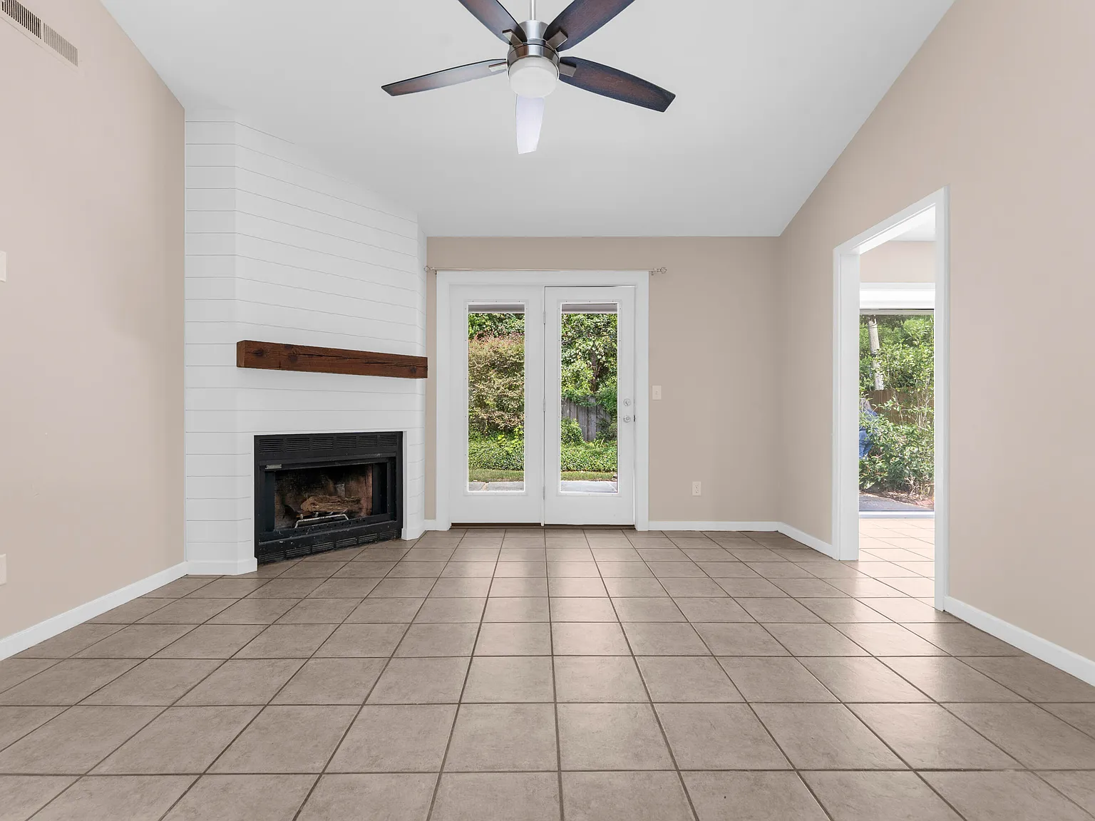 2 bed, 2.0 bath, 1231 sqft, $3,275 — Photo 2