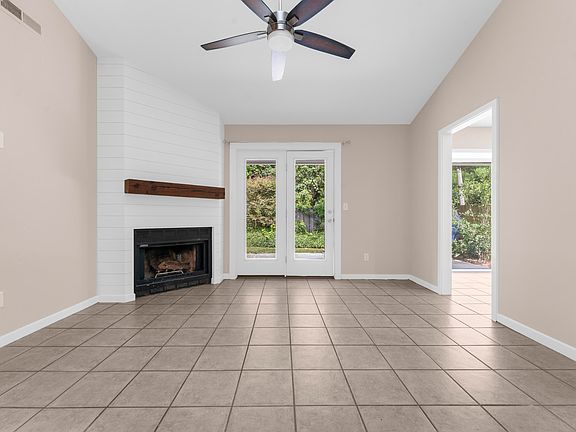 2nd image of 1124 Honeysuckle Ct