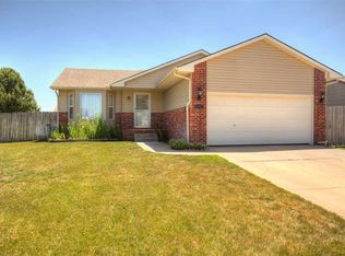 1717 E Springfield St, Goddard, KS 67052