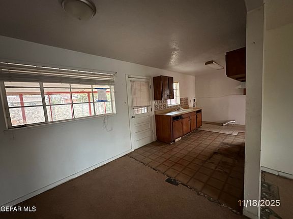 4th image of 4944 Camden Cir