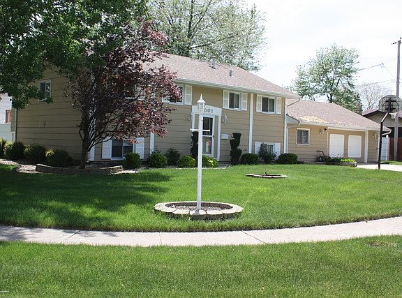 2nd image of 5001 Aldersyde Rd