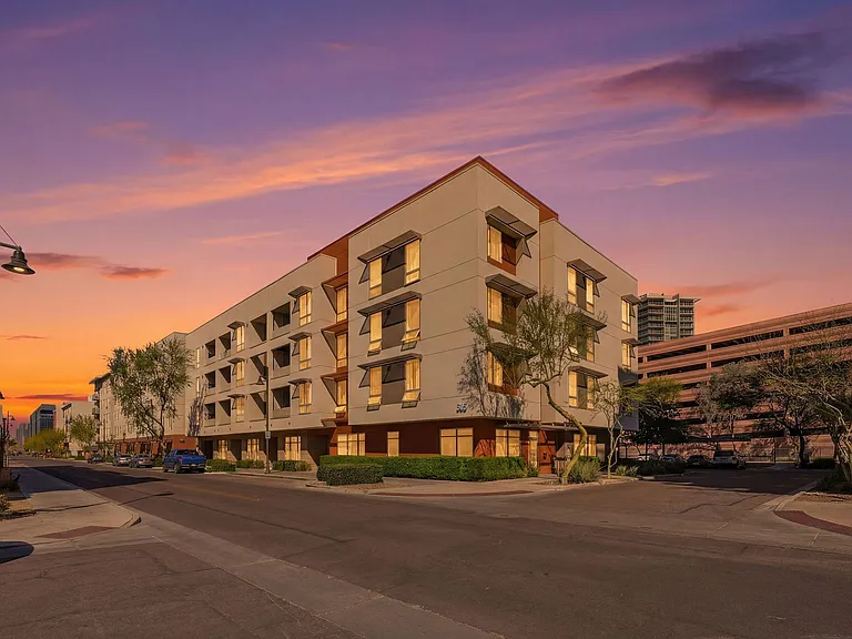 Elevate Your Urban Experience! Move in before the end of the month and get 10 weeks FREE Rent! — Photo 53