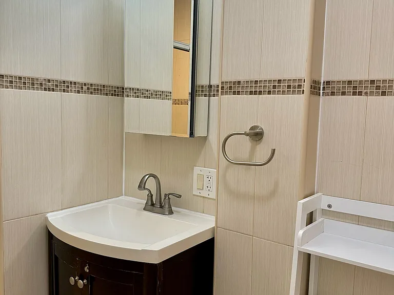 1st Floor bath