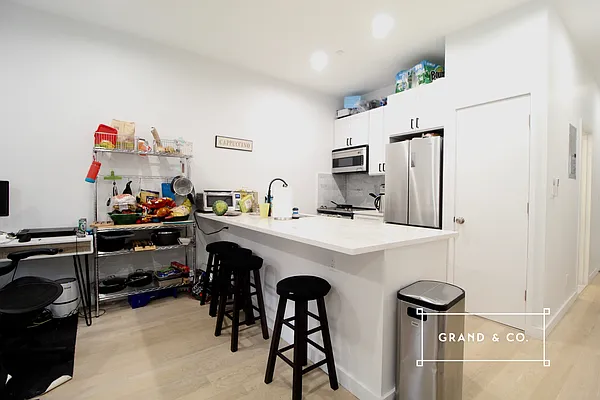 Rented by Grand & Co. | media 9