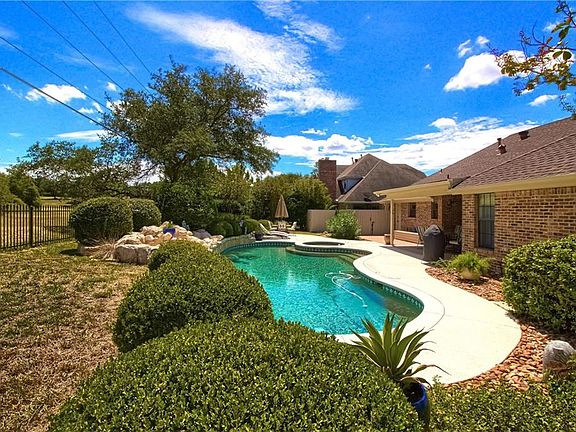 3rd image of 10407 Pickfair Dr