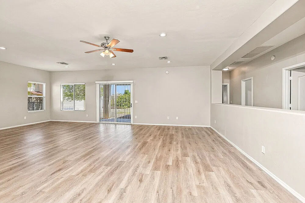 4 bed, 2.0 bath, 2045 sqft, $1,940 — Photo 4