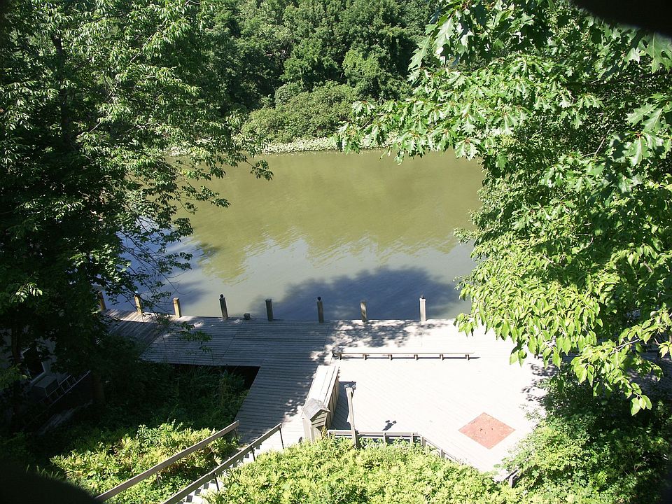 2nd image of 8137 Lake Shore Blvd