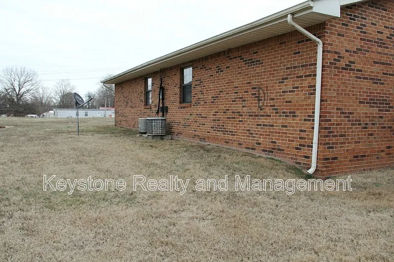 2 bed, 1.0 bath, 850 sqft, $725 — Photo 3