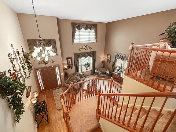 5th image of 580 N Thorndale Ln