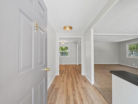 5th image of 702 W Park St