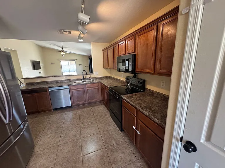 7371 W Alicia Dr — Photo 3