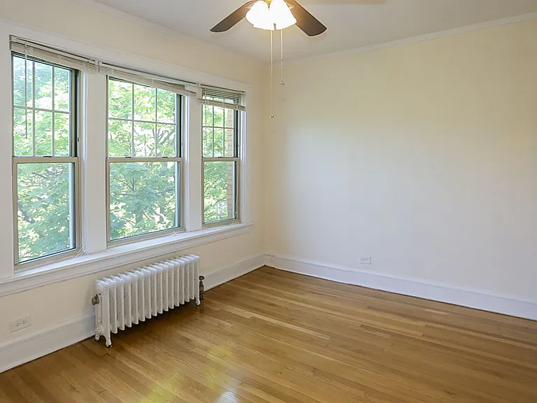 1601 W Berteau Ave — Photo 5