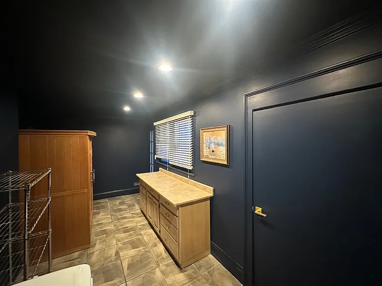 1701 James St — Photo 14