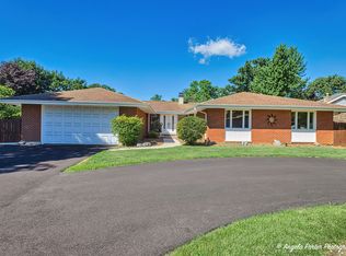 415 E Walnut St, Roselle, IL 60172