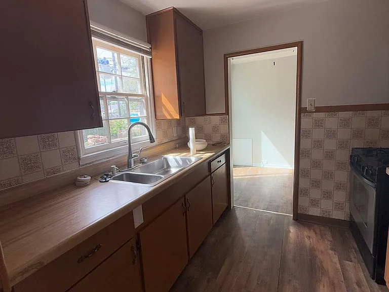 228 Arthur St — Photo 22