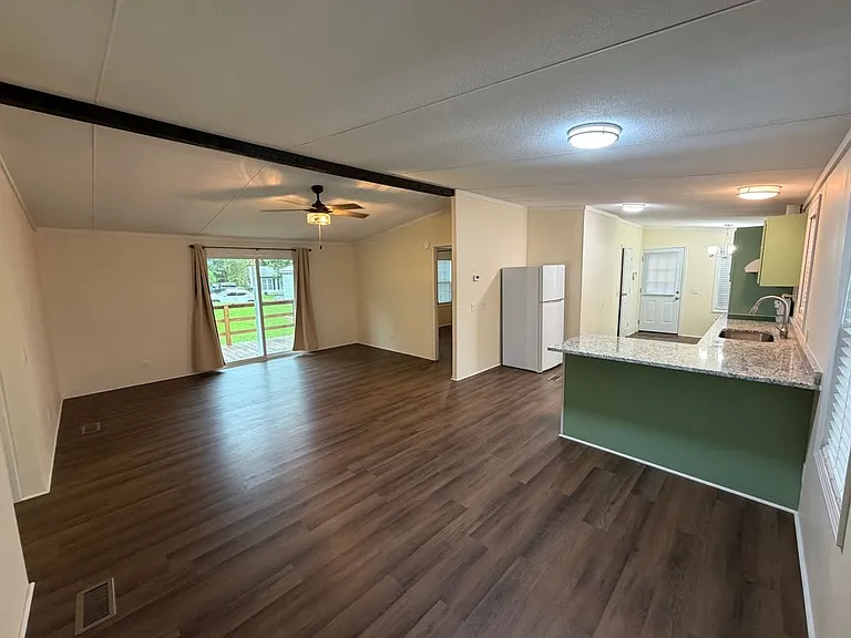 200 Pecan St — Photo 4