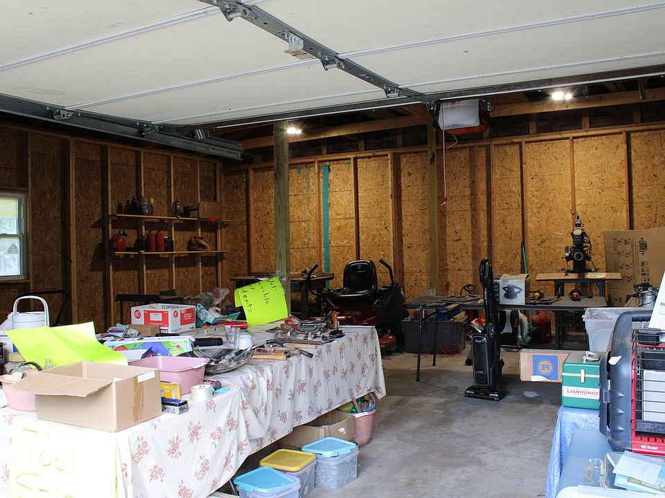 37th image of 304 S Maple St