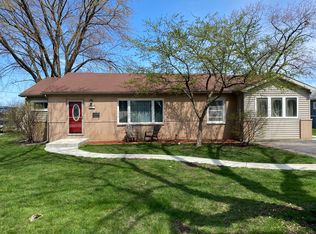 42 E Berkley Ln, Hoffman Estates, IL 60169