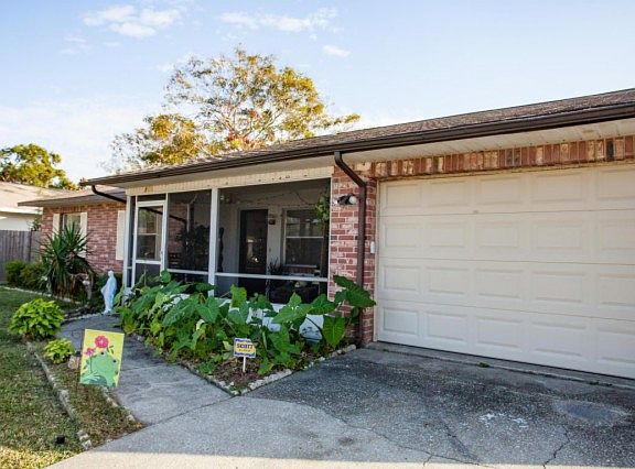 4th image of 1060 Wexford Way