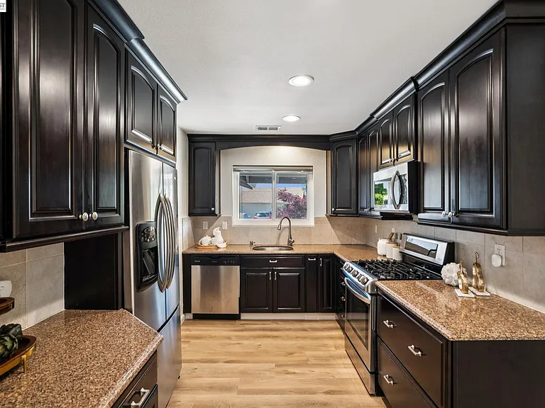 201 Ramon Pl — Photo 13