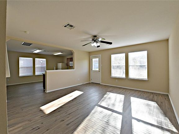 4th image of 105 Mesa Dr
