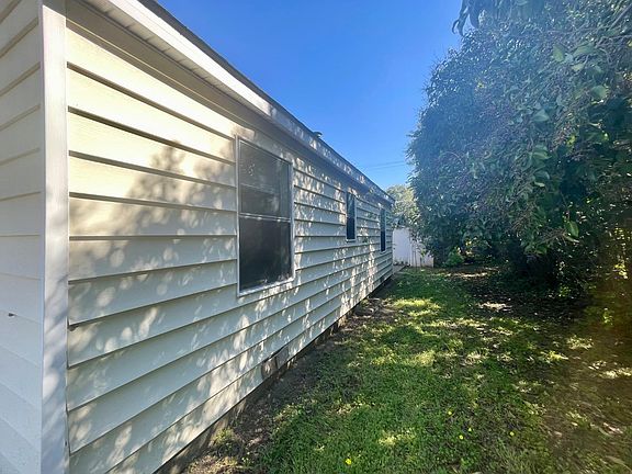 5th image of 390 Nevada St